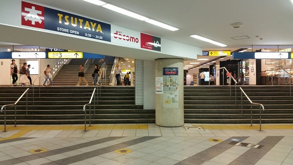 横浜駅地下鉄ブルーラインの通路