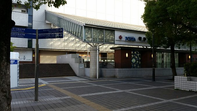 横浜駅東口-地上広場