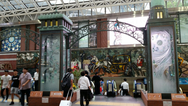 横浜駅東口-ゲート入り口