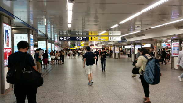 横浜駅中央通路