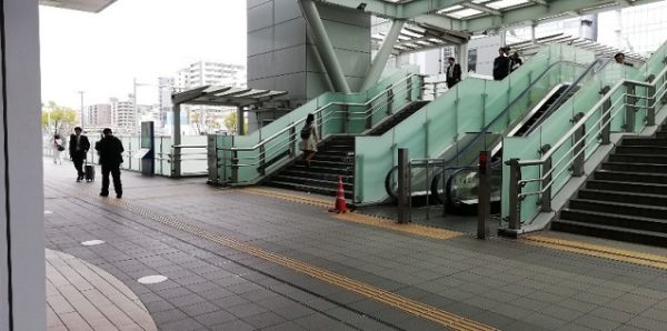 新横浜駅のキュービックプラザの北出入口を出たところ
