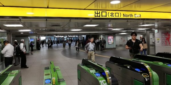 新横浜駅のJR横浜線の北改札出口