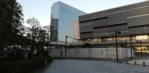 パシフィコ横浜とカハラホテルの外観写真